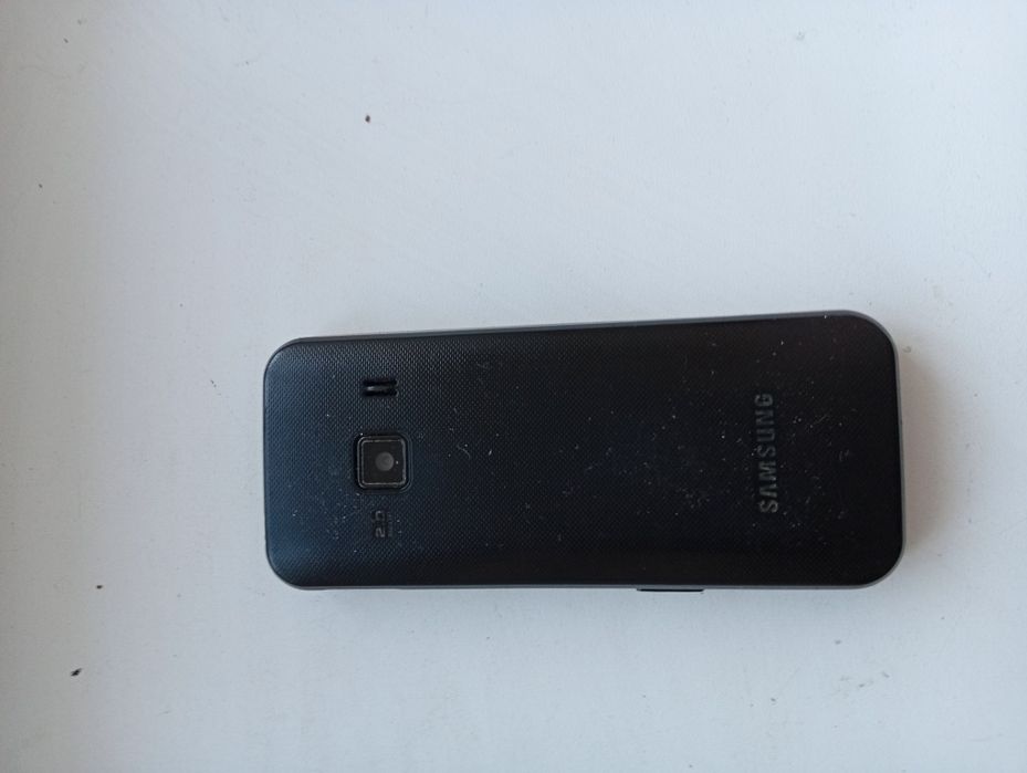Продам кнопочный телефон Samsung С3322