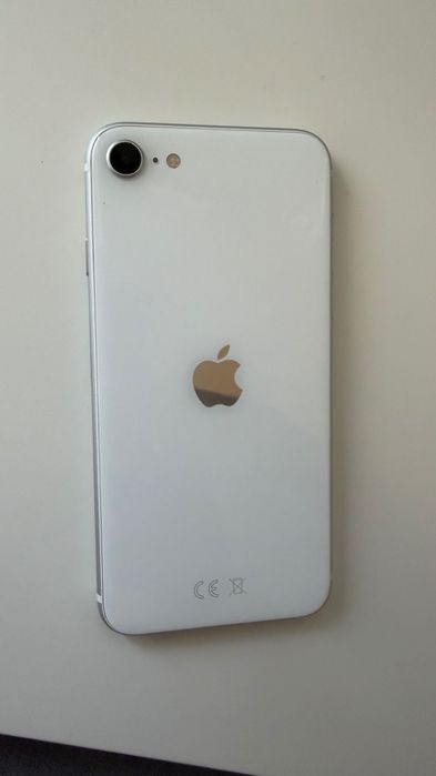 Продавам iPhone SE (2020) 128 GB.