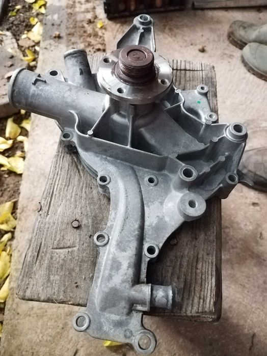 Водна помпа за Mercedes