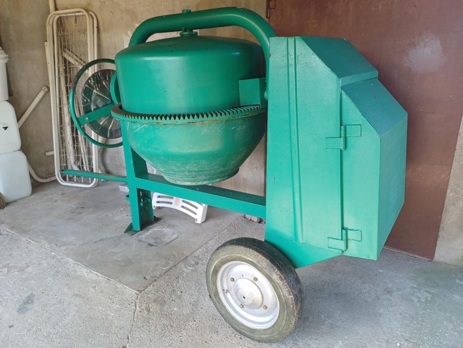 Betoniera 350 litri.