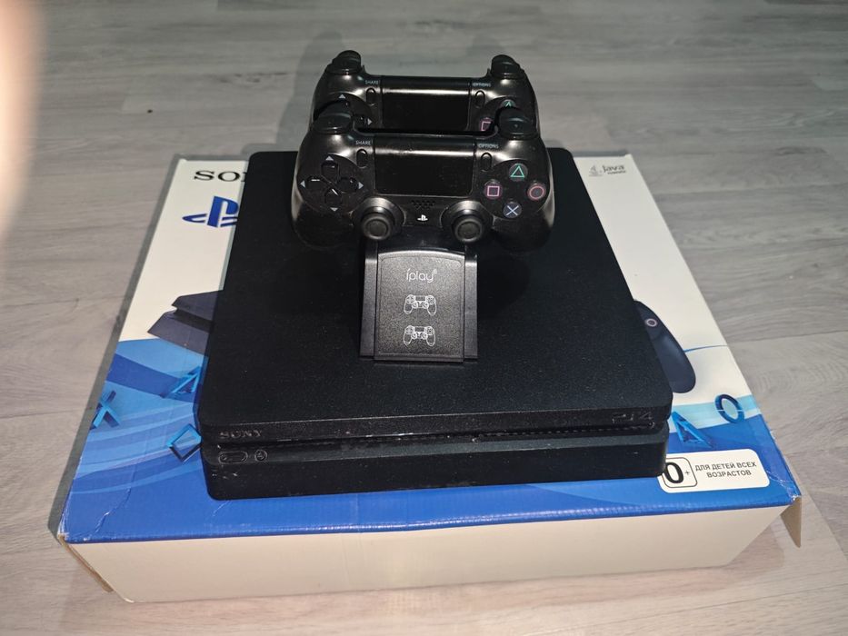 Продается новый PS 4 SLIM