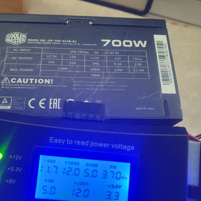 Vand surse Cooler Master 700W și 600w