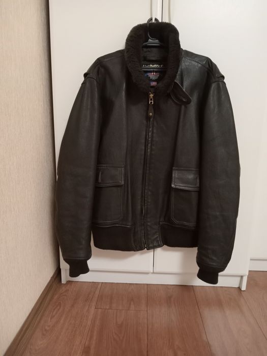 Продаётся. Мужская кожанная куртка.