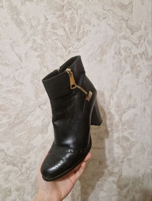 Продаётся куртки и обувь