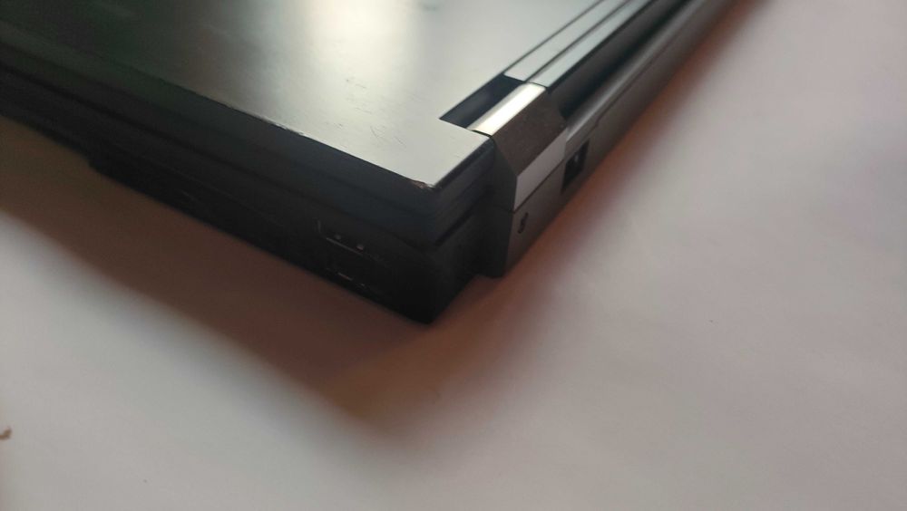 Лаптоп dell latitude e6500 t9600/ 4gb/ hdd оригинално зарядно