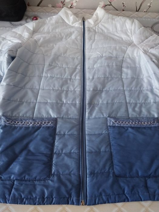 Продам весеннию куртку.