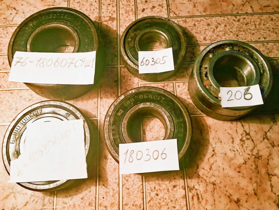 Подшипники, гайки, шайбы, болты/ винты, грайвера,пружины разные.