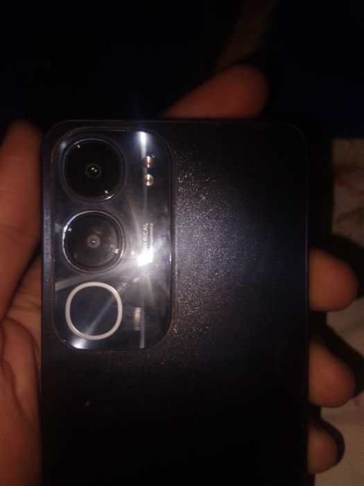 vivo Y19s  sotiladi srochni 1  200 min murojat  tgdan yozin