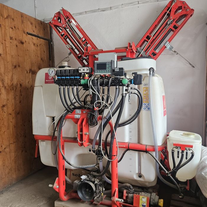 Vând masina erbicidat Agromehanika 1000 EN NOU!!!