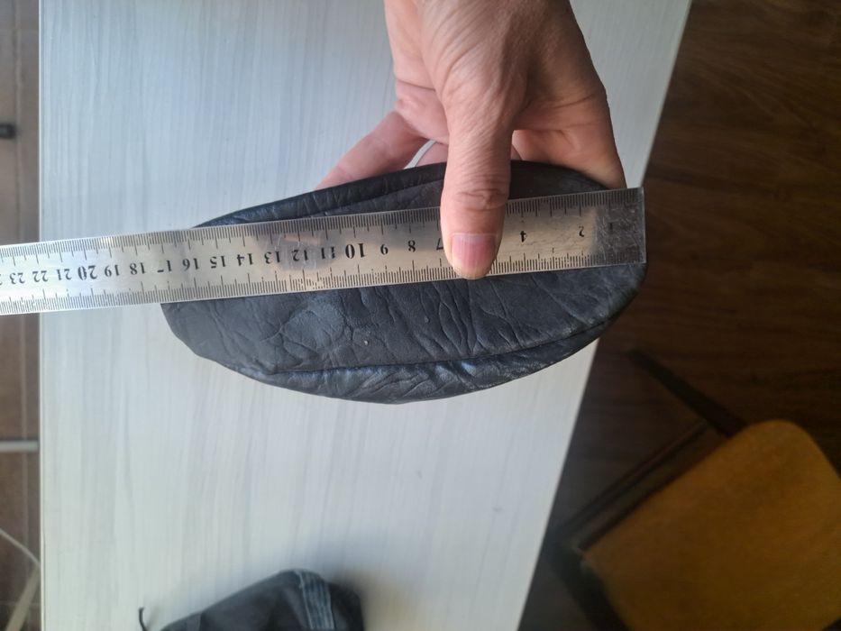 Чешки белого и чёрного  цвета