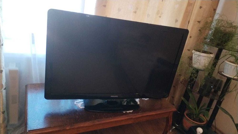 Телевизор  PHILIPS  с документами