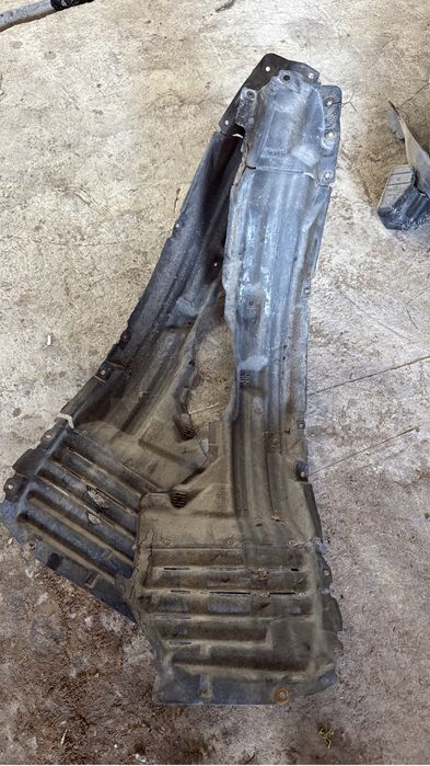 Передние Подкрылки на Митсубиси Лансер 10