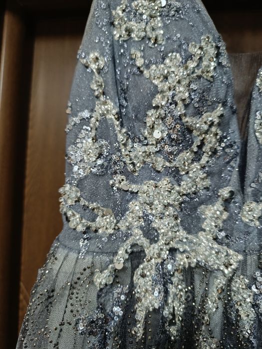 Уникална официална рокля няма забележки по нея, размер ХС