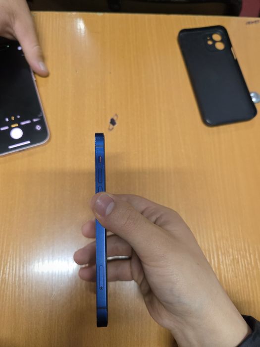 Iphone 12 в хорошем состаяние