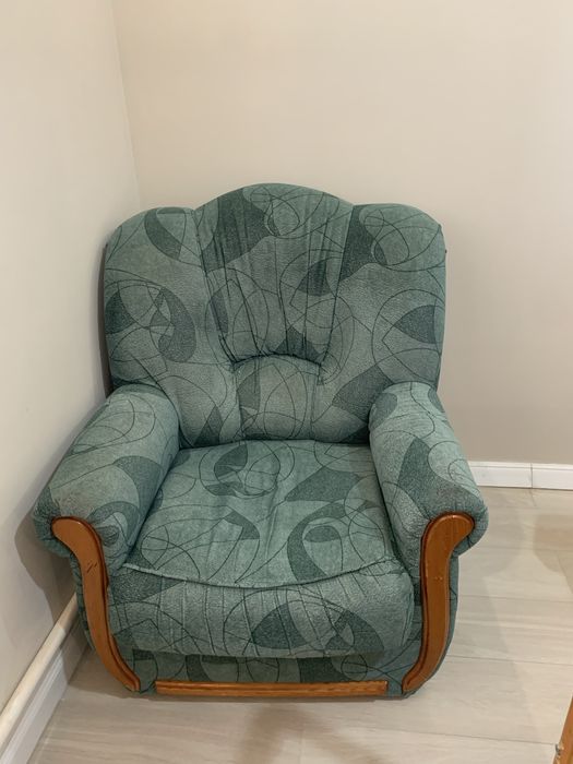 Продаю б/у диван ,обувь