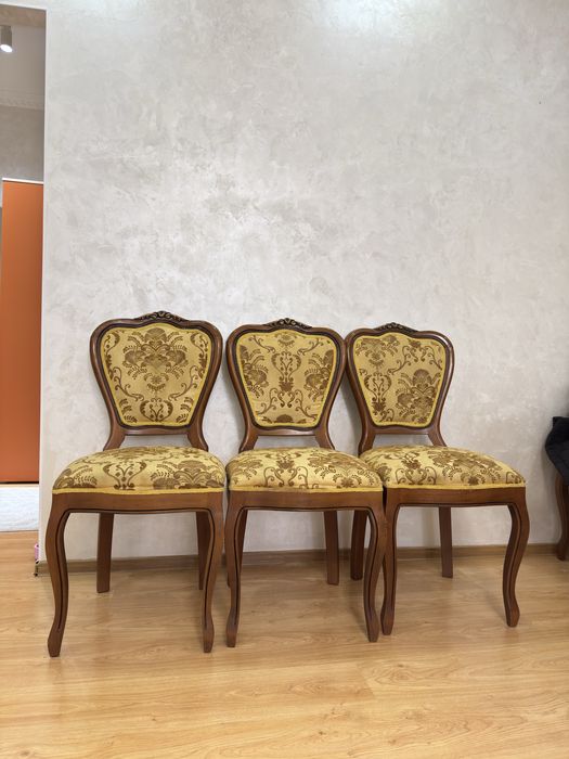 Раскладной стол со стульями