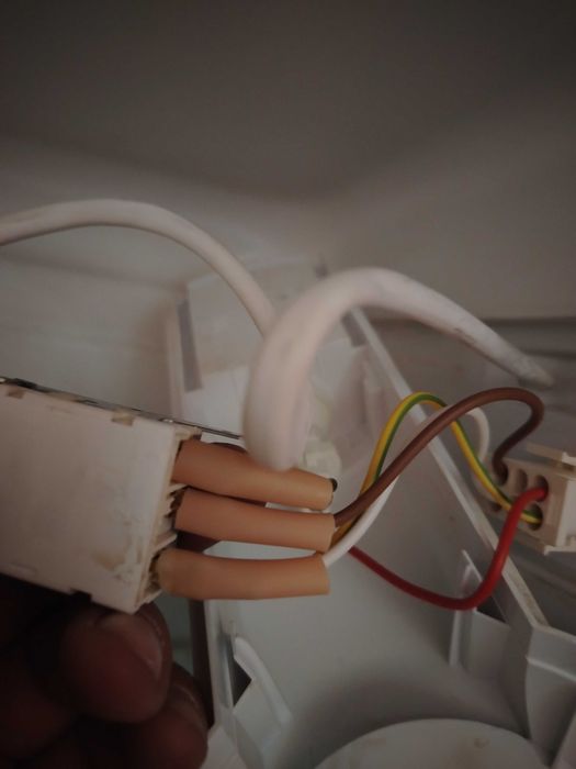 Ремонт на хладилни витрини, хладилници и фризери