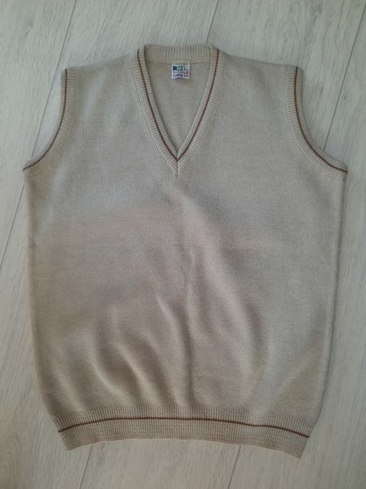 Безрукавки, на мальчика 12-13лет