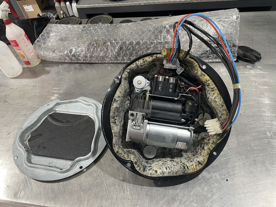 Компресор въздушно окачване бмв Х5 Е53 / Е39 / 7 серия