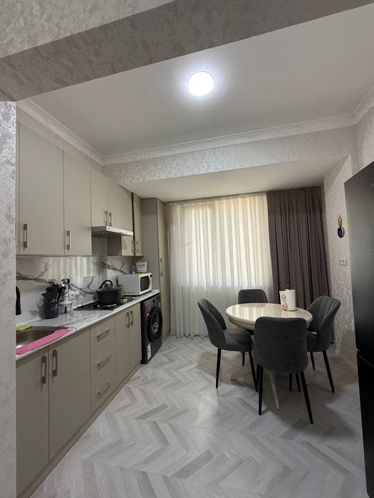 Белтепа Ибин Сино йол юзида 3хонали уй 3 этаж