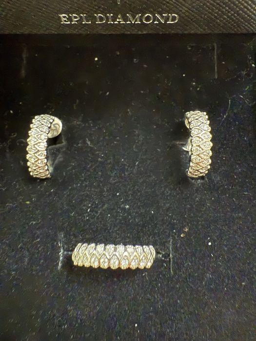 Продам бриллиантовый комплект