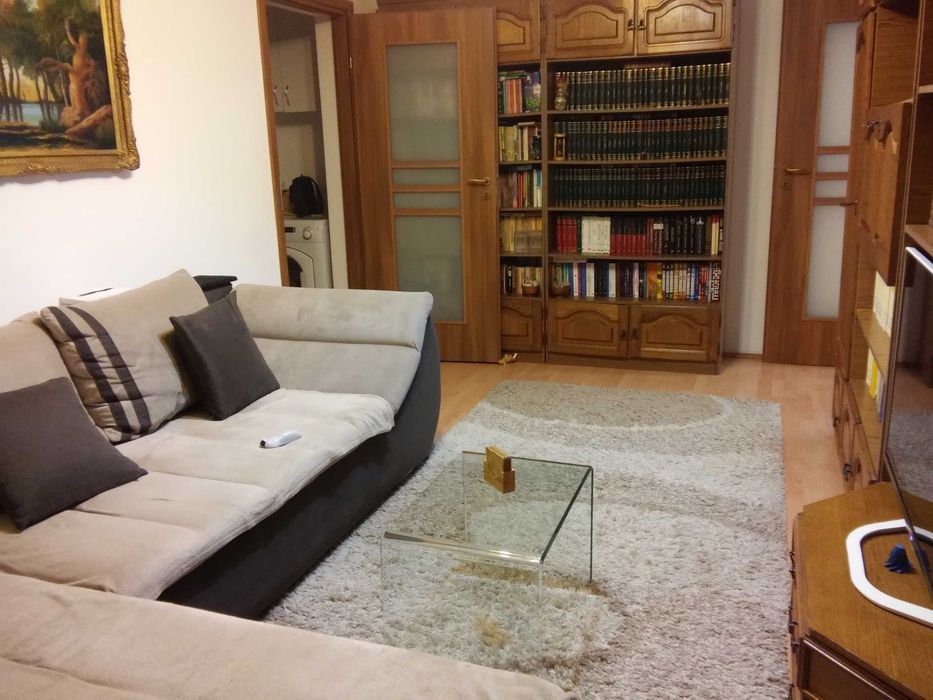 set mobilier din stejar, pentru living/ hol/ birou,  490 lei