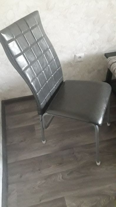 Три стула новые! Цвет серый.