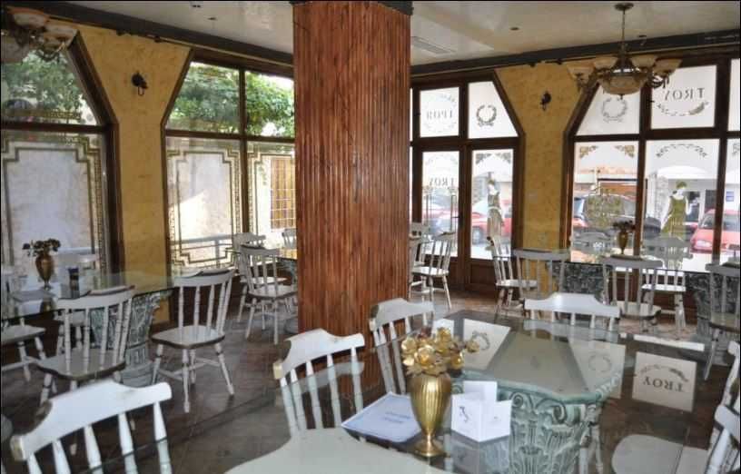 Хотел в Свети Влас с басейн на последния етаж.