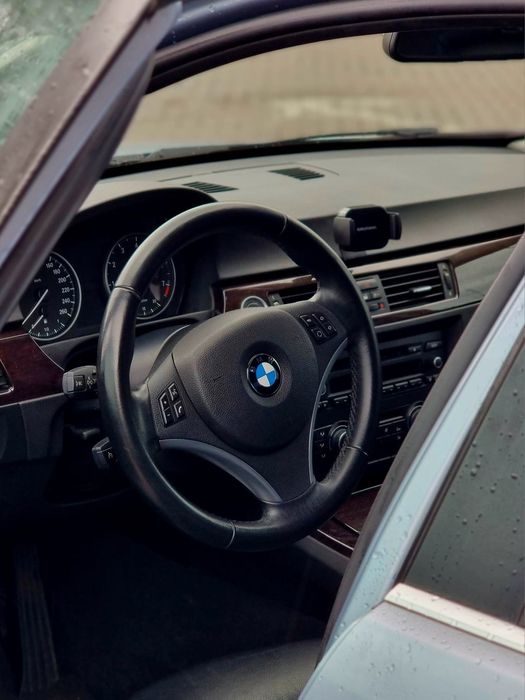 BMW 320i LCI Lifestyle Edition