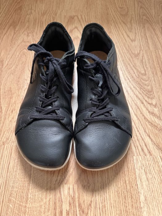 Pantofi de piele Vivobarefoot marimea 38