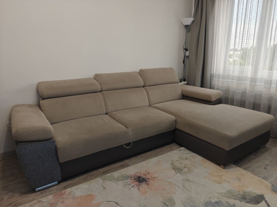 Canapea-coltar extensibila din catifea