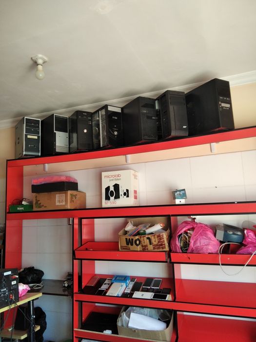 Витрины стелажи как новые