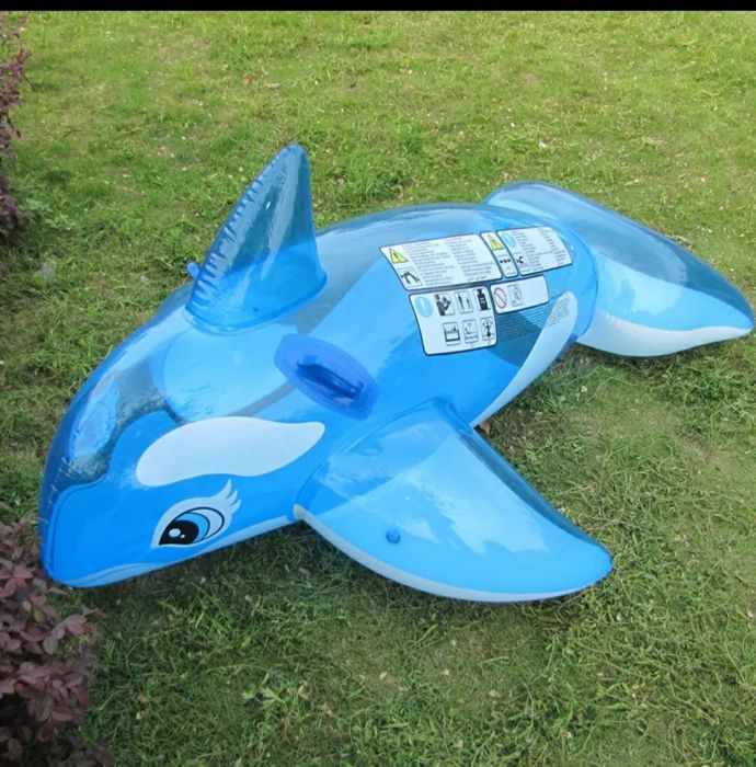 Надувной дельфин для бассейна и пляжа