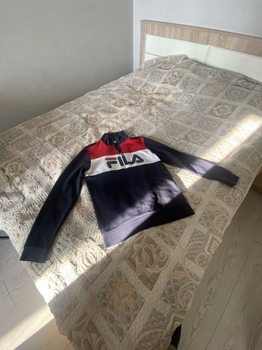Продам зипку FILA.