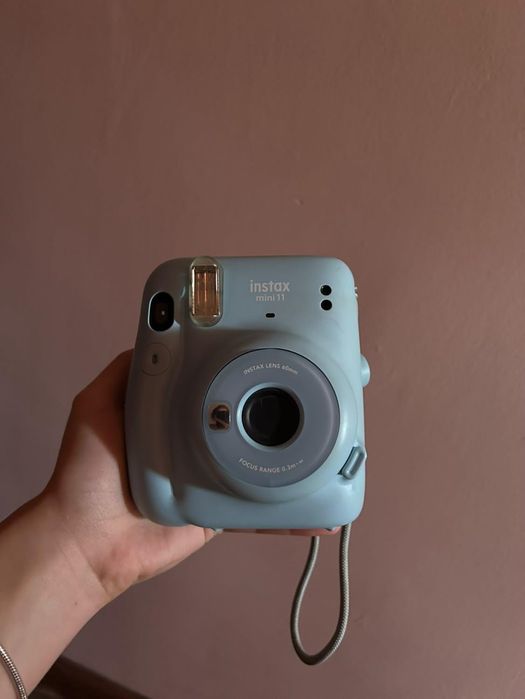 Продава се instax mini11 светлосин