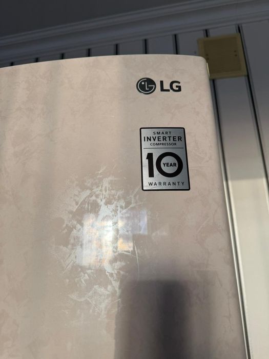 Холодильник LG в идеальном состоянии