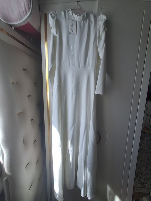 Красивое белое платье