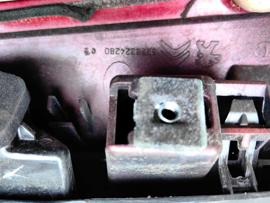 Споилер задна светлина Пежо 2008  Peugeot 2008 2019