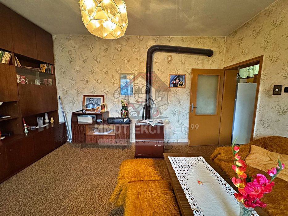 Дава се под наем Тристаен апартамент в Асеновград - 90 кв.м за 306 € - Снимка #1