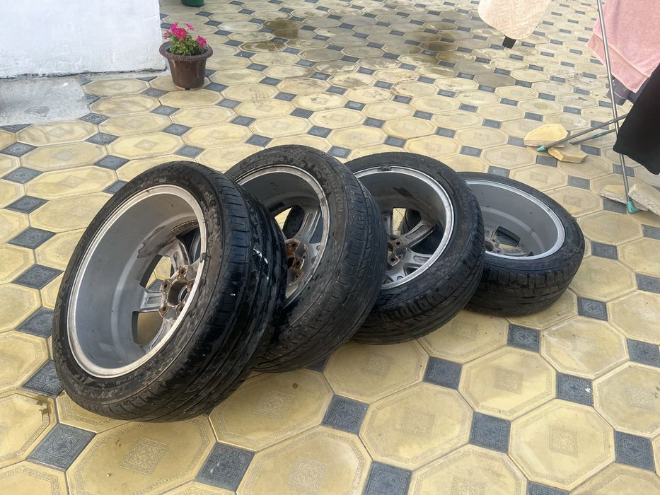 Продам диски на 18 с шинами.