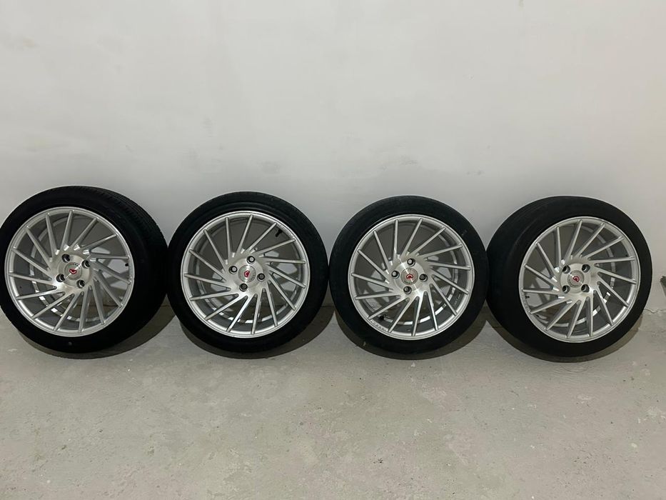 Шины для машина.