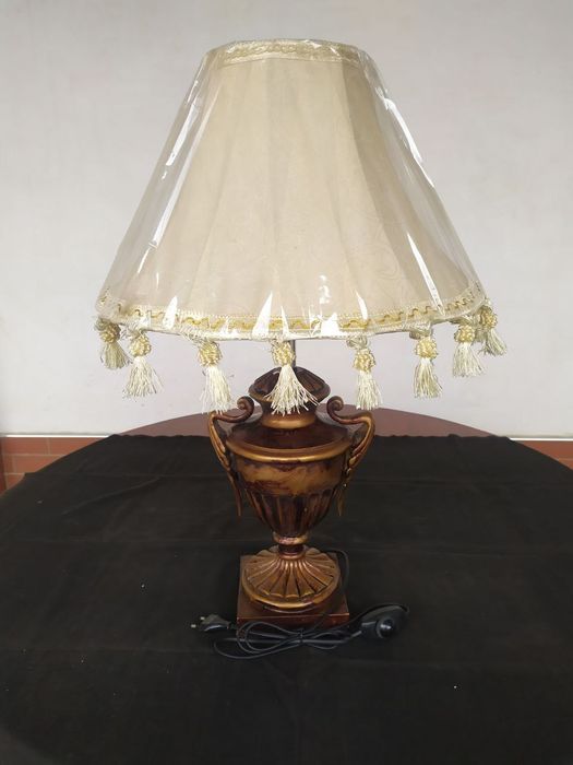 Настольная лампа