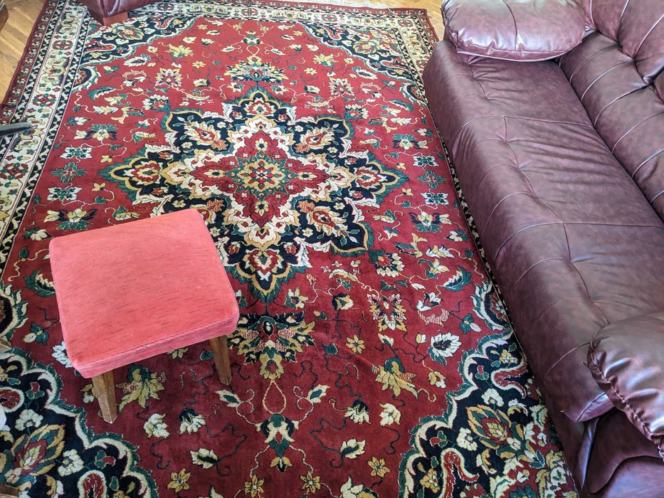 Килим с орнаменти