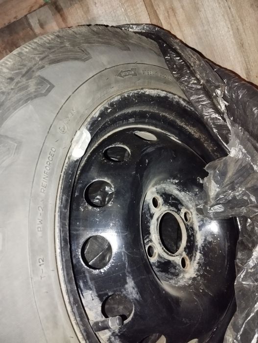 Продам шипованные шины с дисками