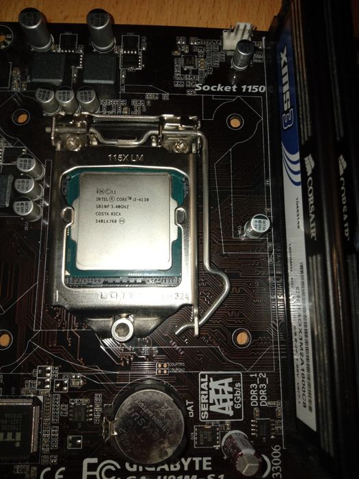 O Kit Intel i3 , placă baza  și cooler