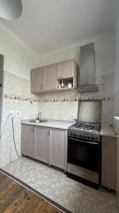 Продаю 2-х комнатную квартиру Сергели 8 с лифтовой