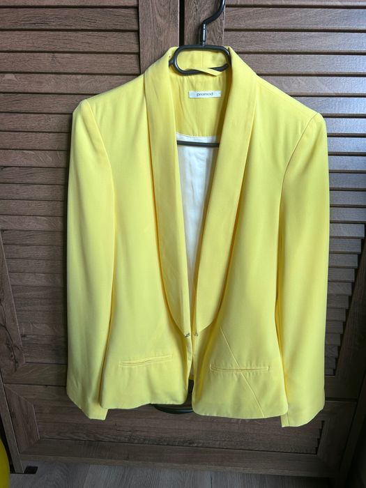 Жълто сако Promod