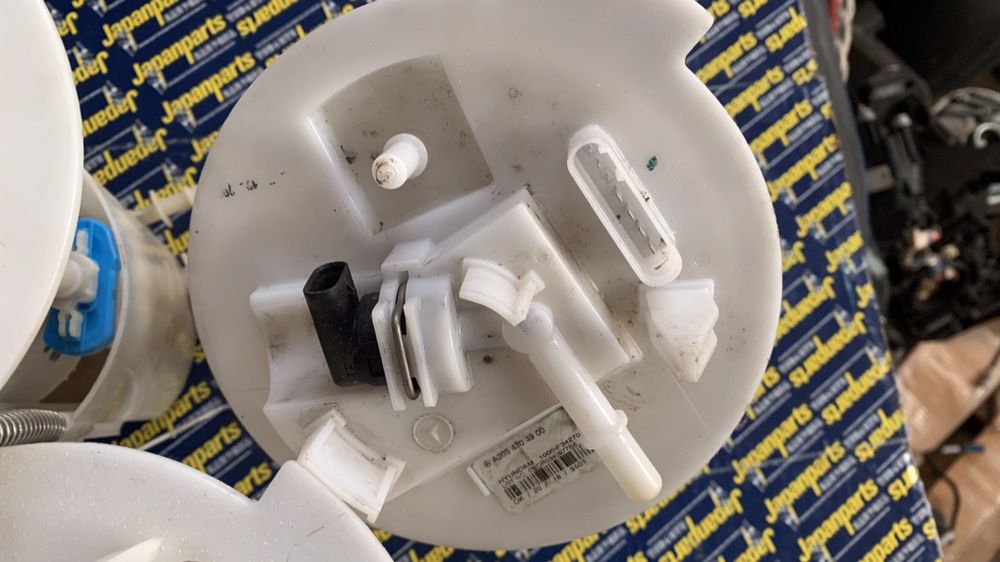 Бензинова помпа за Mercedes W167   W205  W223