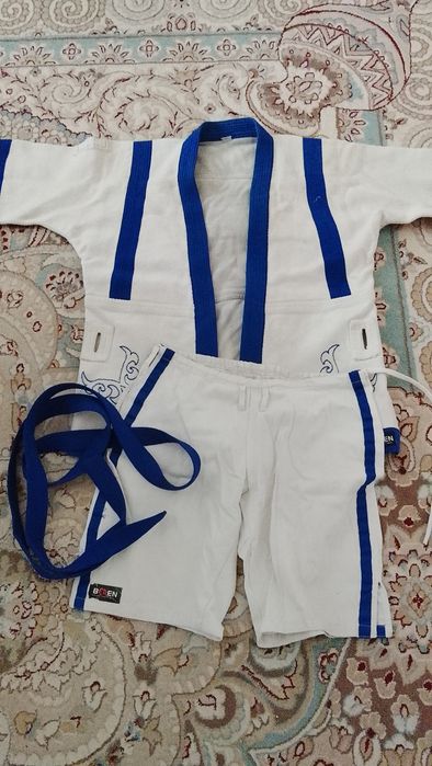 Спортивные костюмы