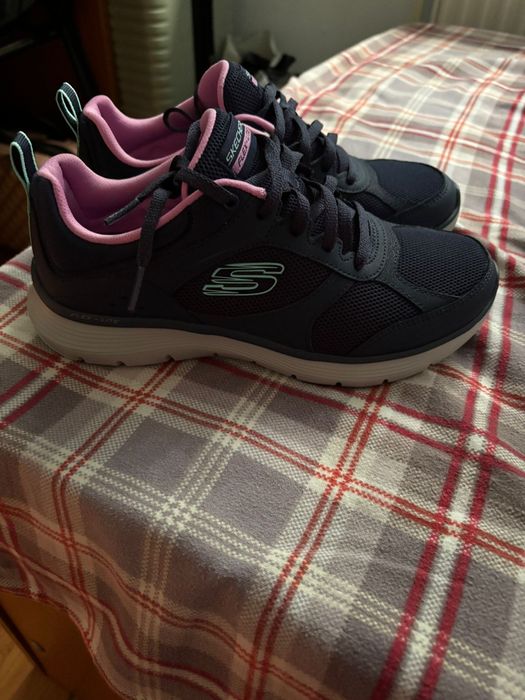 Incaltamimte Skechers noi